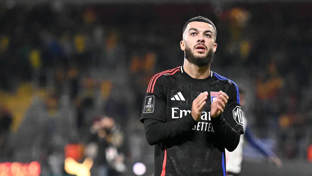 لاعب أولمبيك ليون يتعرض لسطو مسلح!