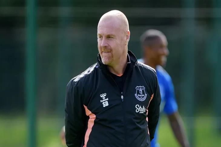 مانشستر سيتي ضد إيفرتون.. شون دايتش يرفض التقليل من "البطل المترنح"