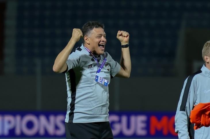 حضور أحمد رمضان.. كاف يعلن القائمة المختصرة لمدرب العام 2024