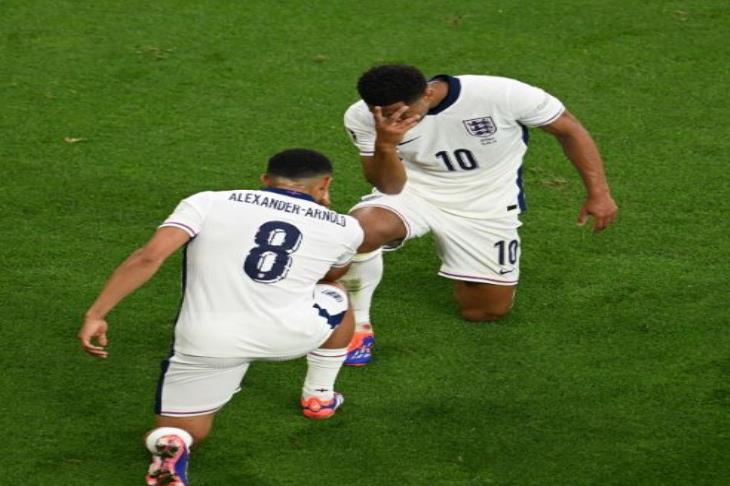 تقارير: بيلينجهام يحاول إقناع أرنولد بالانضمام إلى ريال مدريد