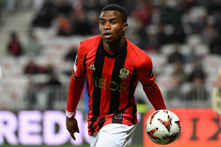 "ليس ابنه".. والد موكوكو يكشف فضيحة تزوير عمره.. ودورتموند يرد