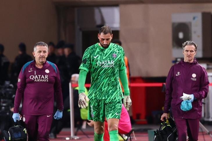 لم يحصل المتسبب على بطاقة.. إصابة قوية في وجه دوناروما (صور)