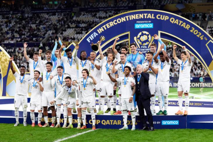 ريال مدريد يعلن تقديم لقب كأس إنتركونتيننتال أمام الجماهير في مباراة إشبيلية