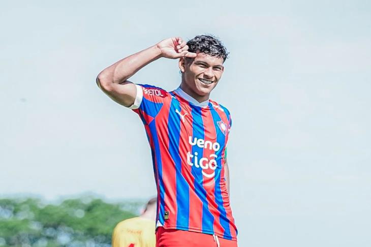 اعتبارًا من الموسم المقبل.. مانشستر يونايتد يحسم التعاقد مع موهبة الدوري الباراجوياني