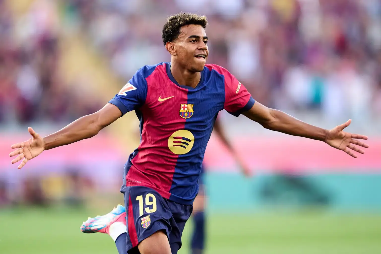 لامين يامال: أراقب المدافعين وسأعود أقوى لتحقيق جميع البطولات مع برشلونة