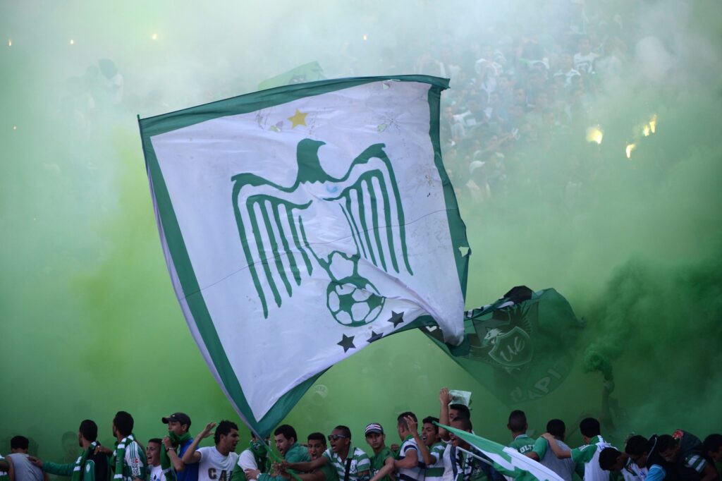 رسائل قوية وتصرف مُفاجئ.. جماهير الرجاء تحتج على سوء النتائج