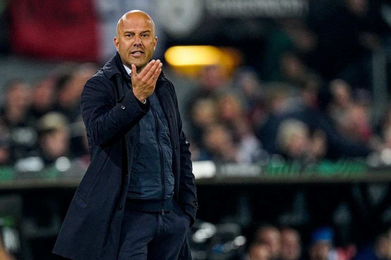 أرني سلوت يعادل إنجاز مورينيو وأنشيلوتي في البريميرليج