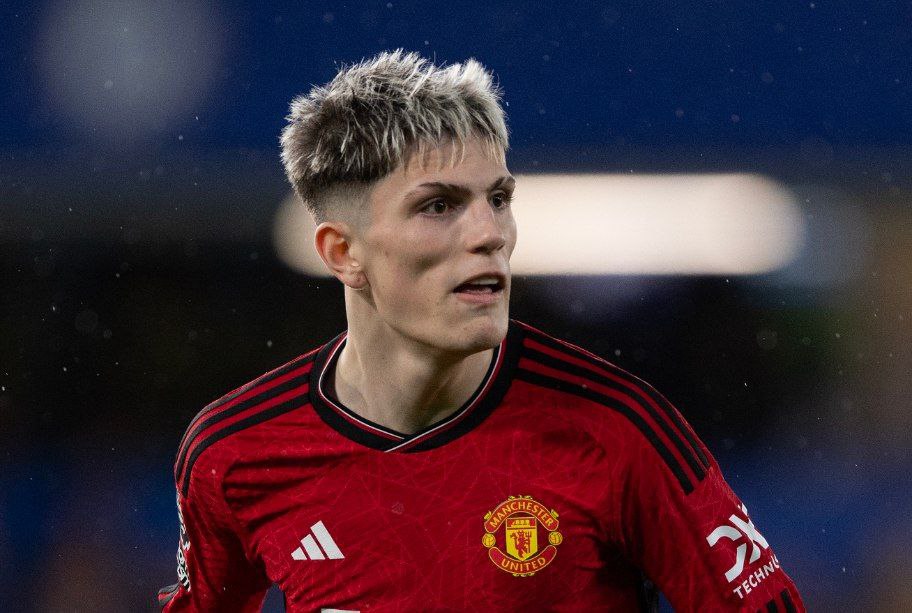 أليخاندرو جارناتشو يثير غضب 4 لاعبين في خسارة يونايتد أمام بورنموث