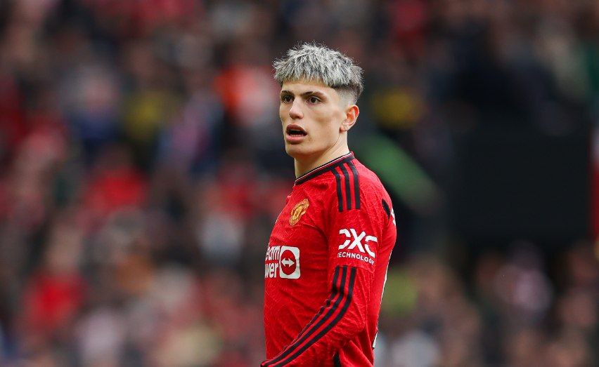 خائن في الفريق – جارناتشو متهم بتسريب تشكيل مانشستر