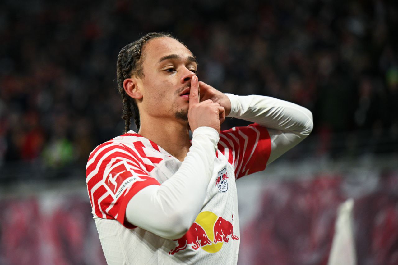 لماذا يناسب تشافي سيمونز الدوري الإنجليزي؟