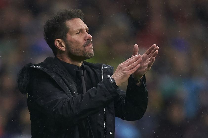 سيميوني يفك لعنته التاريخية أمام برشلونة على يد هانز فليك