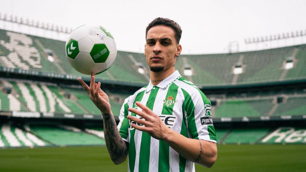 أنتطوني لاعبا جديدا لفريق ريال بيتيس الإسباني