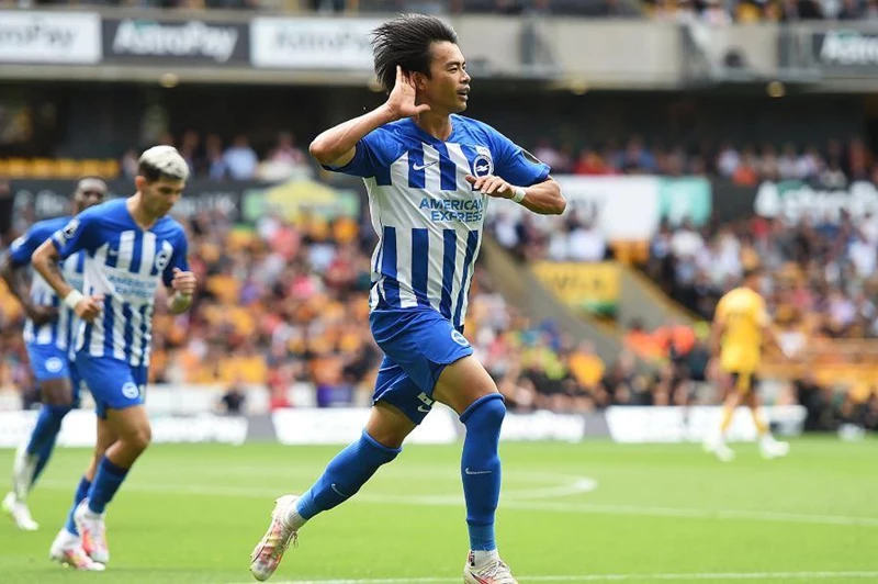 تخطى مواطنيه.. ميتوما يحطم الأرقام القياسية لليابانيين في الدوري الإنجليزي