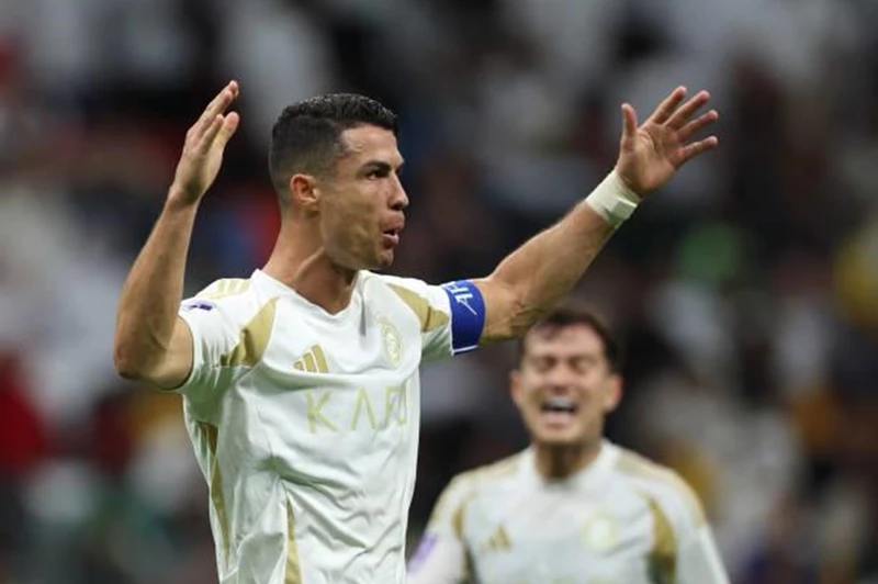 فابريزيو رومانو: باريس سان جيرمان ينفي التفاوض مع رونالدو