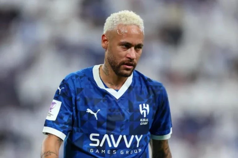 تقارير: نيمار يضغط على الهلال لتسجيله في قائمته المحلية