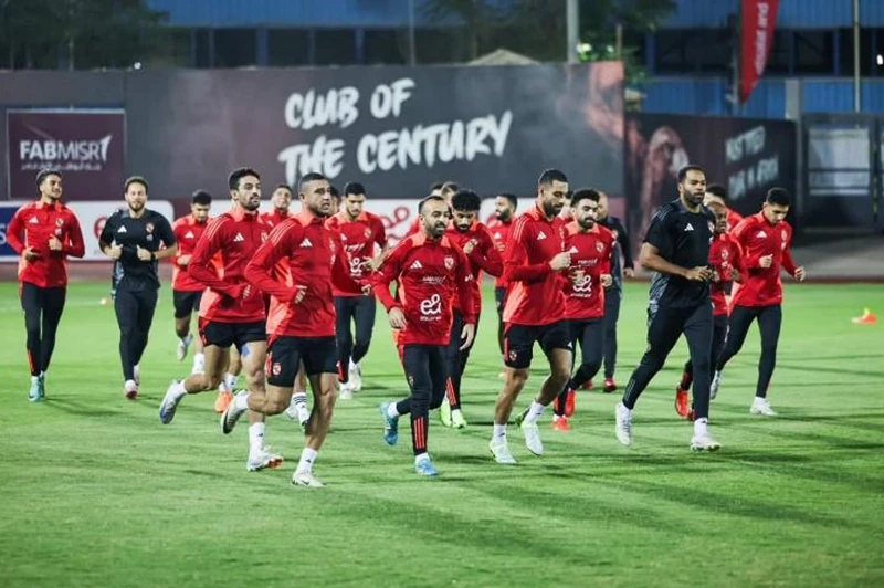قبل مواجهة سموحة.. الأهلي يعود للتدريبات على ملعب التتش بعد انتهاء الصيانة