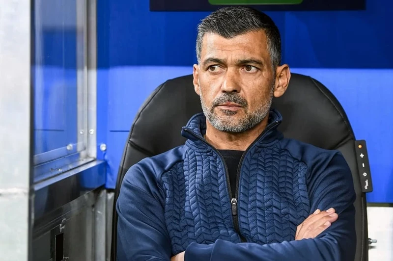 "يجب أن نقدم ما يليق بتاريخ ميلان".. كونسيساو يتحدث لأول مرة عن مهمته مع الروسونيري