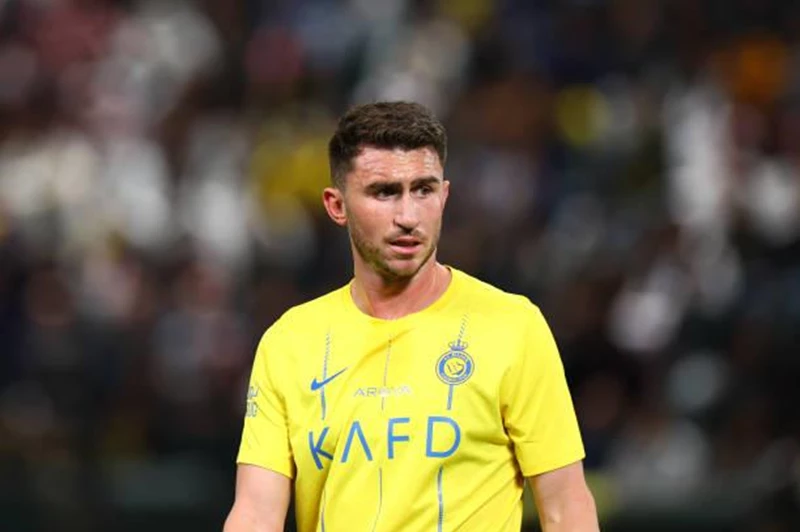 تقارير: النصر يغلق الباب أمام رحيل لابورت خلال الميركاتو الشتوي