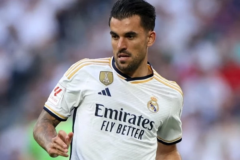 "مستمر مع ريال مدريد".. سيبايوس يحسم موقفه من العودة إلى بيتيس