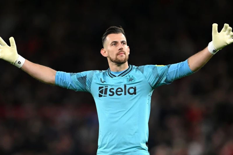 الشباب يحسم صفقة حارس نيوكاسل