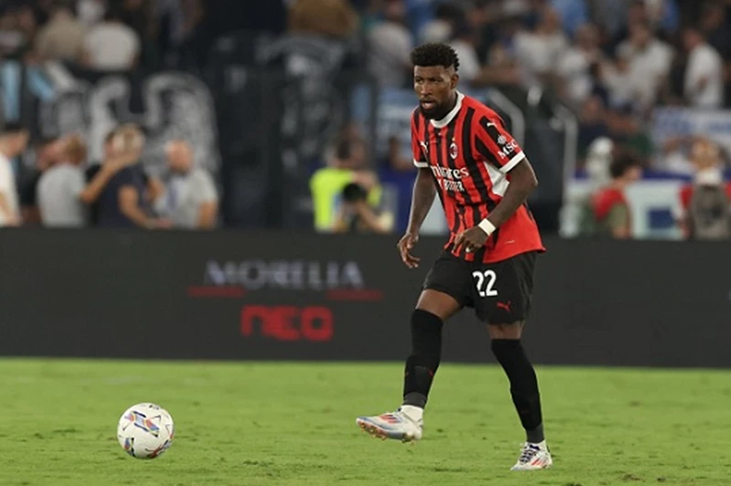 تقارير: منافسة ثنائية للتعاقد مع إيمرسون رويال من ميلان