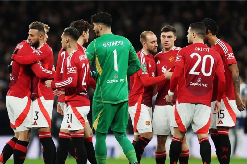 لرفع الكفاءة البدنية.. مانشستر يونايتد يستعين بمدرب ألعاب قوى