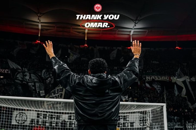 فرانكفورت مودعًا مرموش: يغادر بعد عام ونصف من النجاح إلى بطل إنجلترا