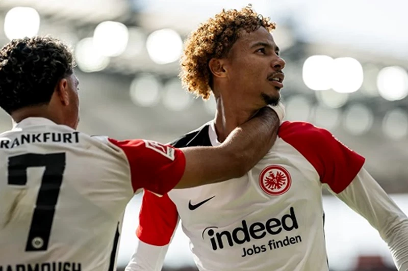 مدرب فرانكفورت: إيكيتيكي سيتحمل مزيدا من المسؤولية بعد رحيل مرموش