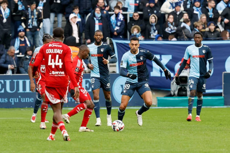 كاد يسجل من مقاعد البدلاء.. سوء الحظ يحرم كوكا من أول أهدافه مع لوهافر الفرنسي