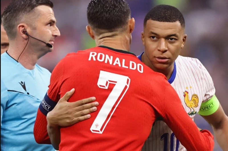 باعتراف ابنه.. مبابي أفضل من كريستيانو رونالدو