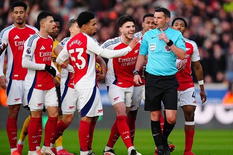 بسبب سلوك لاعبيه.. الاتحاد الإنجليزي يوجه اتهامات إلى أرسنال