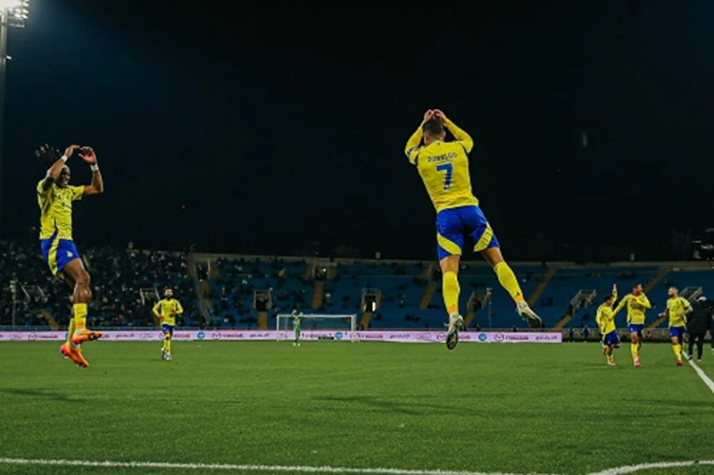 رونالدو قاطرة بشرية.. النصر ينهي مغامرة الرائد بثنائية في الدوري السعودي