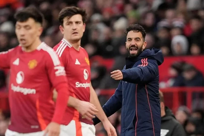 "كنت أتحدث عن نفسي".. أموريم يبرر تصريحه عن "أسوأ نسخة ليونايتد"