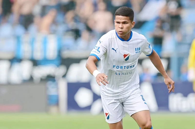 "منتهي الصلاحية".. أوسترافا التشيكي يكشف مفاجأة عن عرض الأهلي لضم إيفرتون