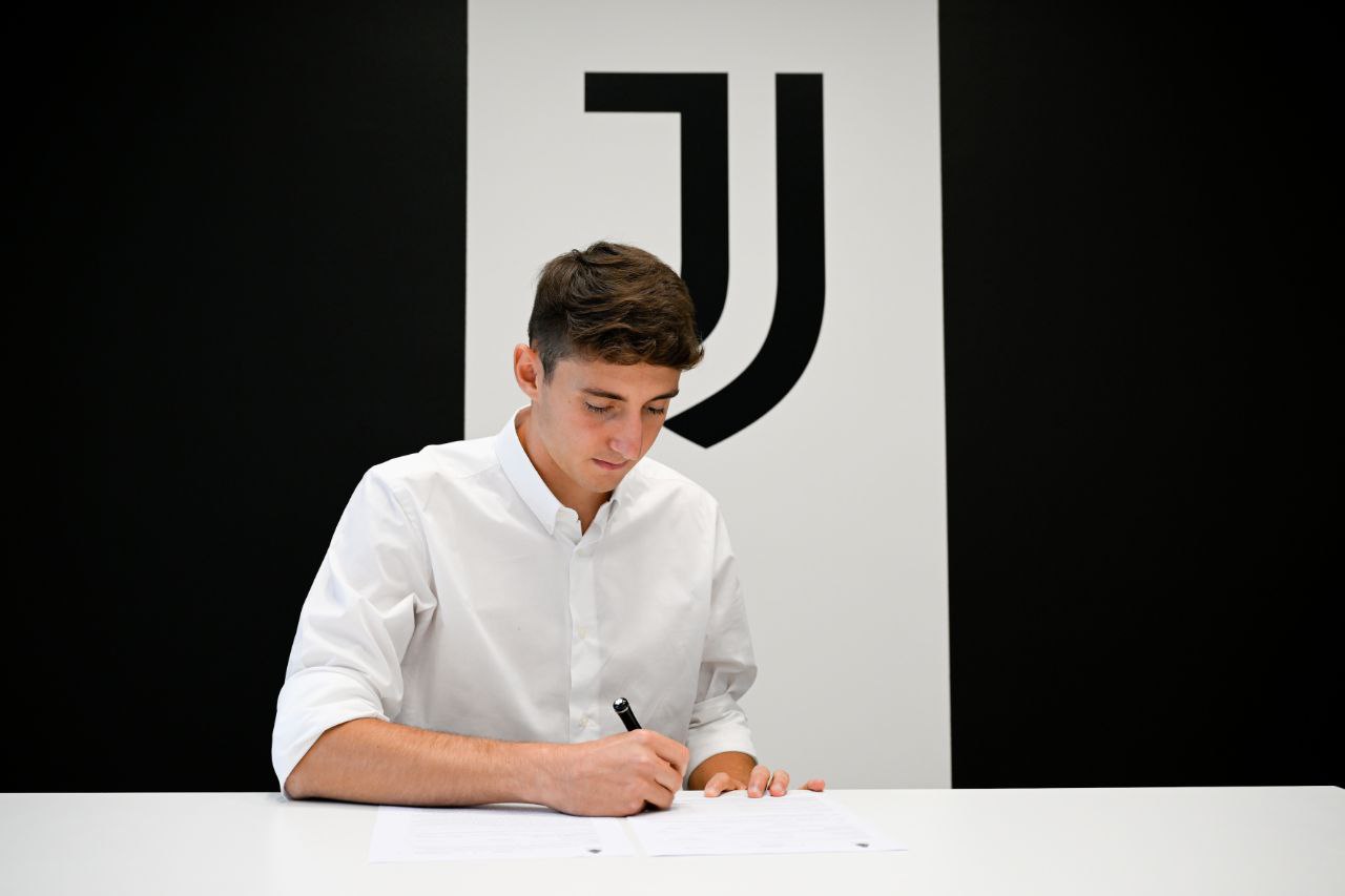 يوفنتوس يحدد سعر بيع أندريا كامبياسو لمانشستر سيتي