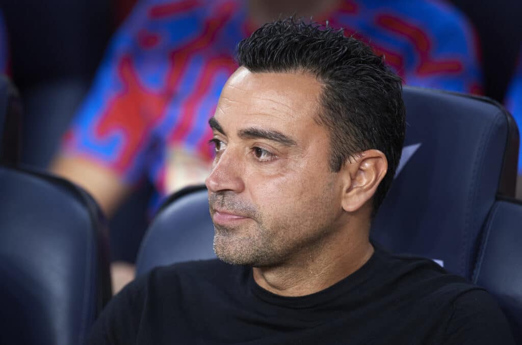 أبرزها عملاق إنجلترا ومنتخب آسيوي.. تشافي يرفض العديد من العروض لسبب غريب