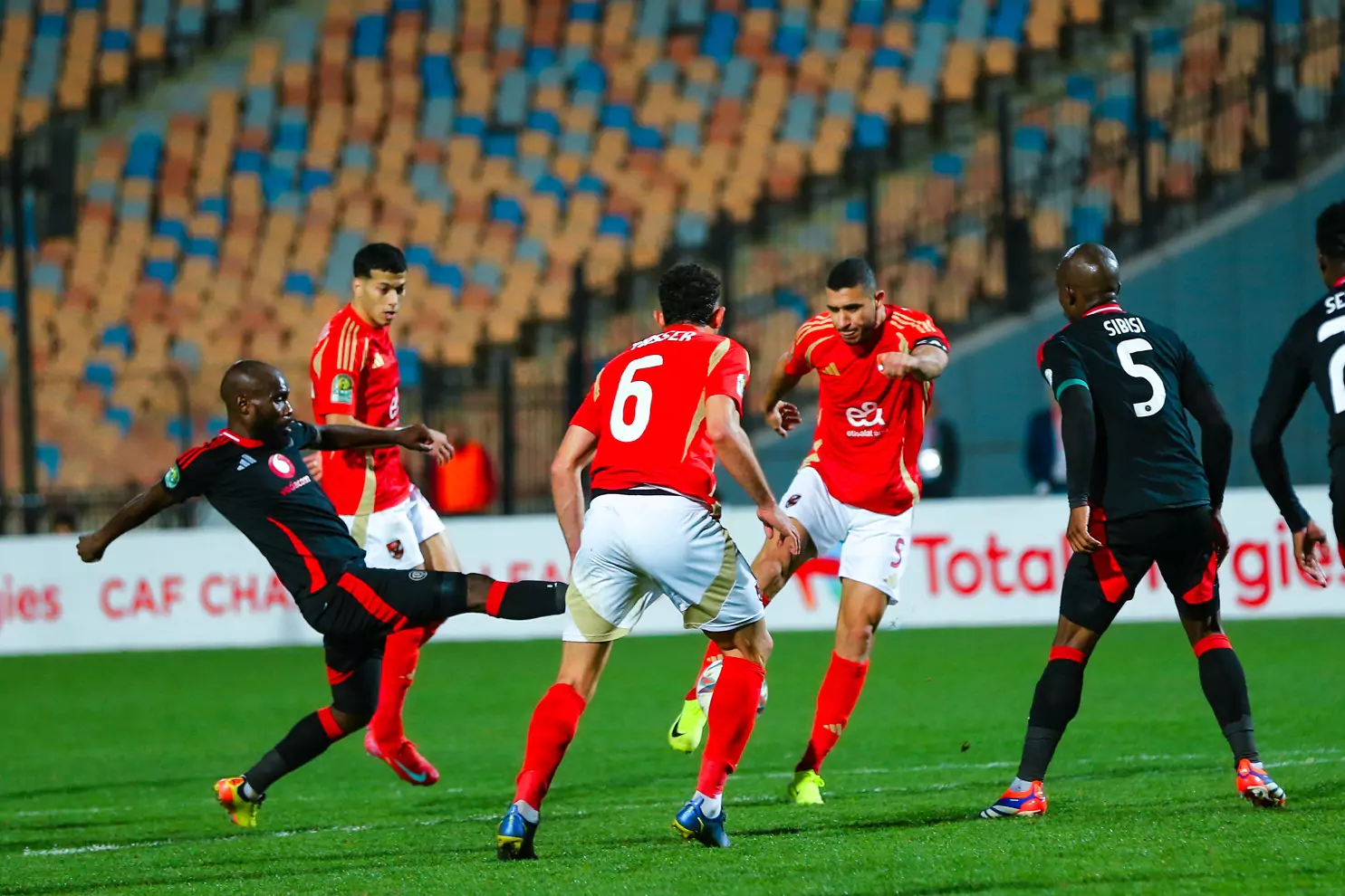 من يواجه الأهلي في دور الـ8 لدوري أبطال إفريقيا 2025؟