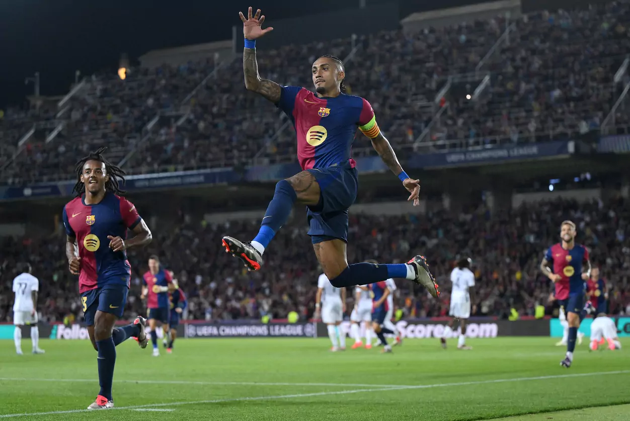 رافينيا يوضح سبب اشتباكه مع لاعبي بنفيكا في نهاية المباراة