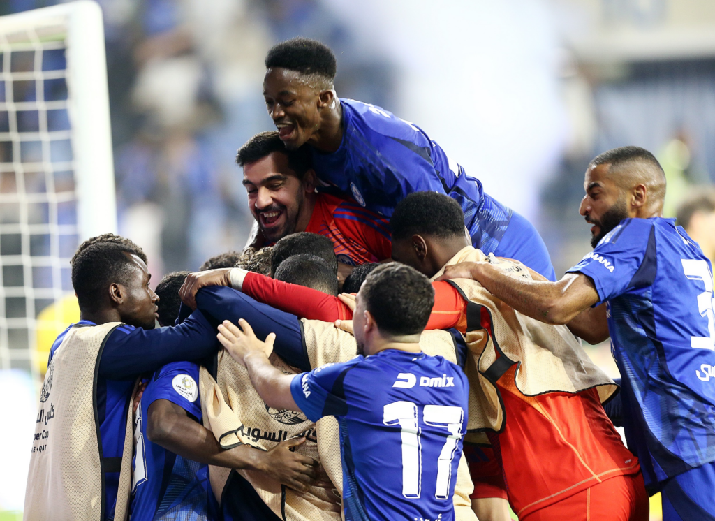 شاهد لحظة تتويج النصر بكأس السوبر الإماراتي القطري