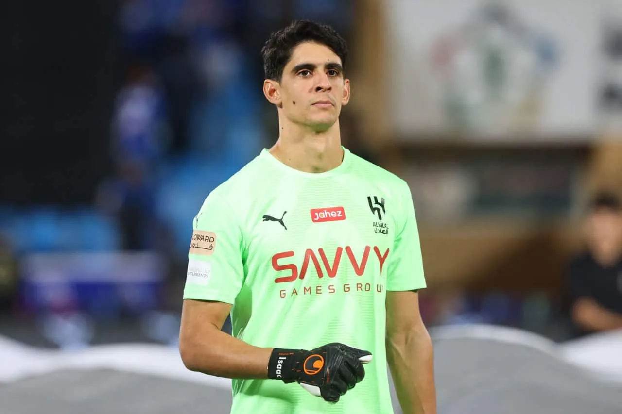 لم يُقصر.. أرقام ياسين بونو في مباراة الهلال ضد القادسية