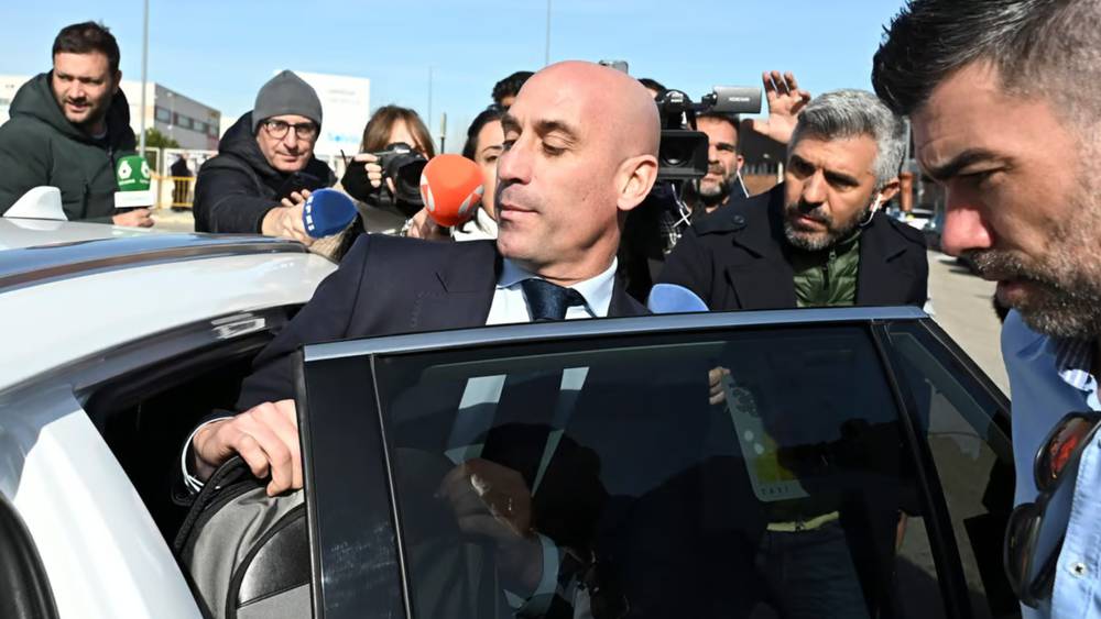 روبياليس ينجو من السجن