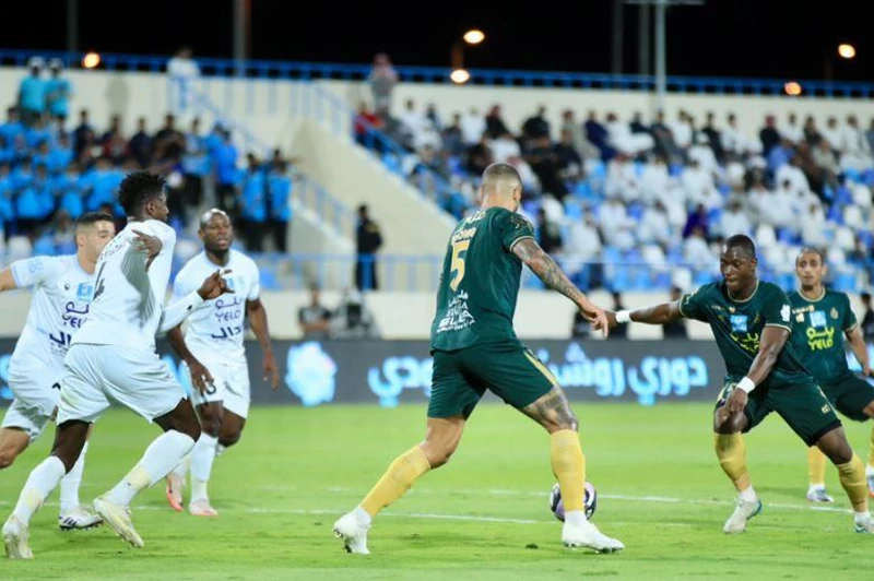 الخلود يقلب الطاولة على الرياض ويحقق فوزًا ثمينًا في الدوري السعودي