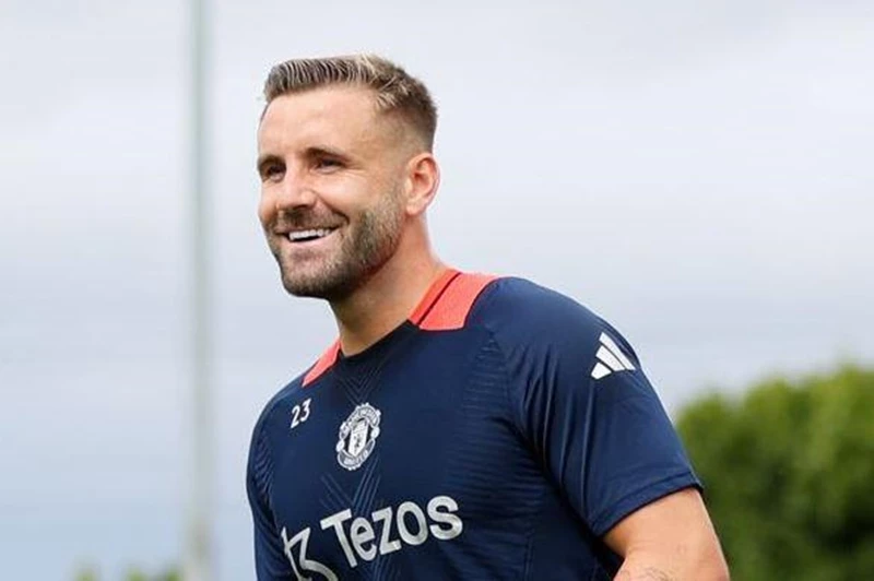 "قد يغيب لمدة أربعة أسابيع".. لوك شو يتعرض لانتكاسة