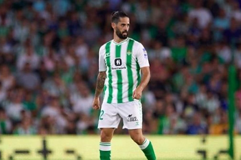 ليلة تألق إيسكو.. التعادل يحسم مواجهة ريال بيتيس وأتلتيك بلباو