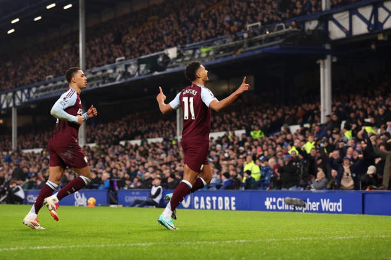 فانتازي يلا كورة.. مَن هو الخيار الأفضل في أستون فيلا بالجولة المزدوجة؟