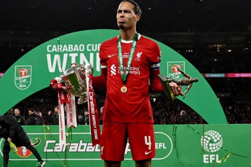 فان دايك عن احتمالية التتويج بالرباعية: لا نفكر في الأمر