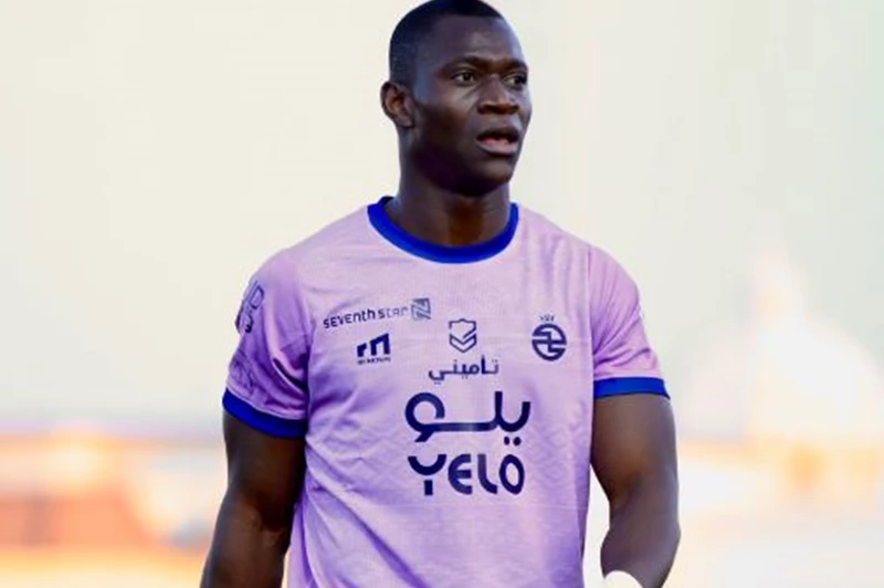 تجنباً للدخول في نزاعات قضائية.. الأهلي يطالب الخلود بسداد مستحقات استعارة أليو ديانج