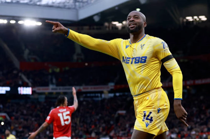 "يريد بيعه لناديه الآخر".. تقارير: ليون يستهدف ضم ماتيتا من كريستال بالاس