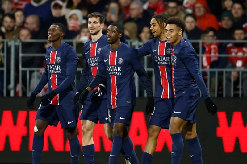 الدوري الفرنسي.. باريس سان جيرمان يكتسح بريست ويؤمن الصدارة
