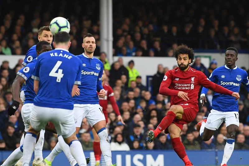 الفوز الـ100 وديربي البطاقات الحمراء.. 10 حقائق قبل موقعة إيفرتون وليفربول